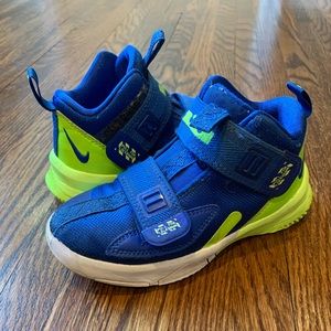 Boys Nike Lebron Soldier 13 Basketball Sneakers